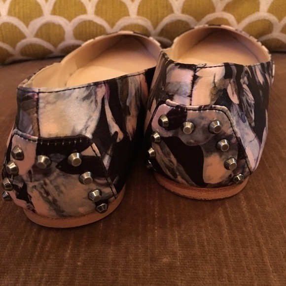 New - Vince Camuto studs flats - Picture 4 of 4
